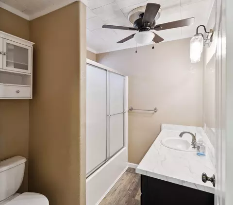 Bath - 7924 Greenfield St, Redding, CA 96002 photo 1 of 3