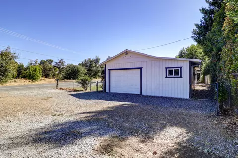Exterior - 7924 Greenfield St, Redding, CA 96002 photo 4 of 6