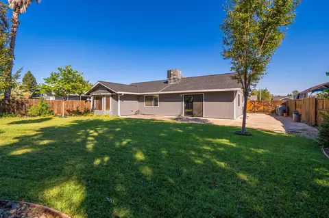 Exterior - 1768 Sterling Dr, Redding, CA 96003 photo 6 of 7