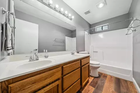 Bath - 1768 Sterling Dr, Redding, CA 96003 photo 2 of 2