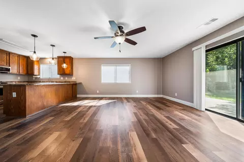 Living - 1768 Sterling Dr, Redding, CA 96003 photo 3 of 10