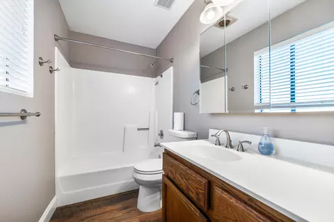 Bath - 1768 Sterling Dr, Redding, CA 96003 photo 1 of 2