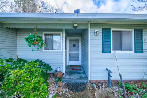 229 Newport Dr, Redding, CA 96001 photo 4