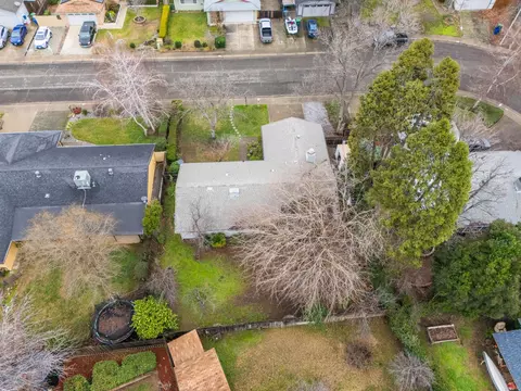 229 Newport Dr, Redding, CA 96001 photo 24