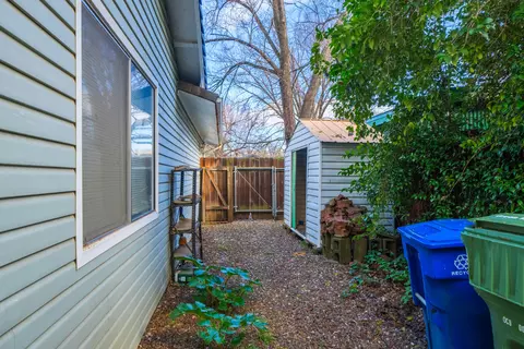 229 Newport Dr, Redding, CA 96001 photo 22