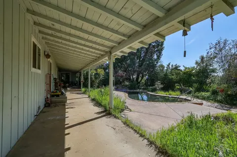 Exterior - 14185 Trinity Ave, Red Bluff, CA 96080 photo 4 of 11
