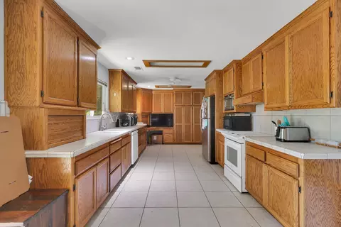 Kitchen - 14185 Trinity Ave, Red Bluff, CA 96080 photo 1 of 1