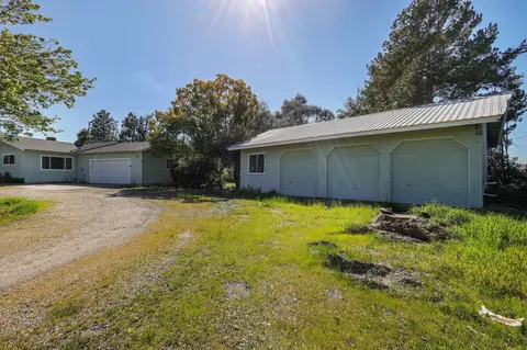 Exterior - 14185 Trinity Ave, Red Bluff, CA 96080 photo 6 of 11