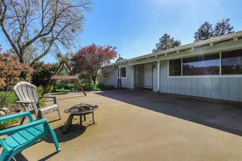 Exterior - 14185 Trinity Ave, Red Bluff, CA 96080 photo 3 of 11