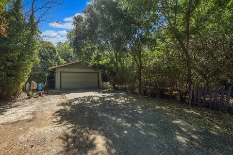 20577 Lassen View Ln, Redding, CA 96002 photo 2