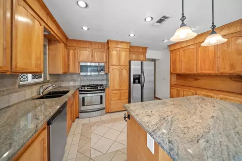 1047 Ledell Dr, Redding, CA 96002 photo 4