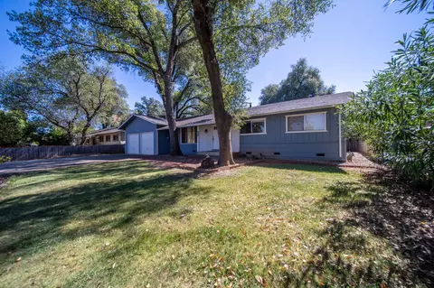 1047 Ledell Dr, Redding, CA 96002 photo 3