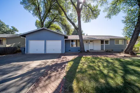 1047 Ledell Dr, Redding, CA 96002