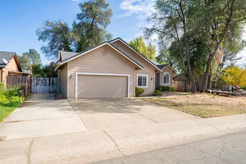 1734 Edgewood Dr, Redding, CA 96003 photo 1