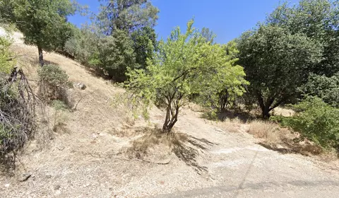 1861 Barbara Rd, Redding, CA 96003