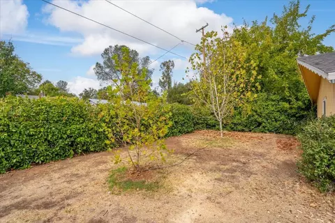 Exterior - 1893 Lindeena Ln, Redding, CA 96002 photo 4 of 9