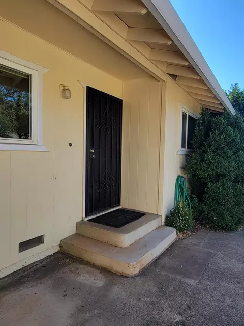 Exterior - 1893 Lindeena Ln, Redding, CA 96002 photo 2 of 9