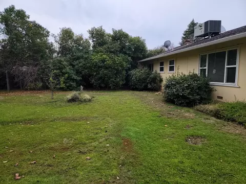 Exterior - 1893 Lindeena Ln, Redding, CA 96002 photo 6 of 9