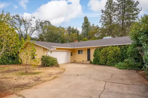 1893 Lindeena Ln, Redding, CA 96002