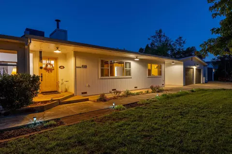 8185 Green Acres Ln, Redding, CA 96002