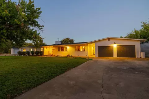 Exterior - 8185 Green Acres Ln, Redding, CA 96002 photo 2 of 8