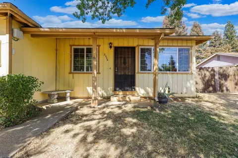 2554 Belladonna St, Redding, CA 96002 photo 2