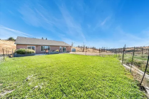 Exterior - 3404 Americana Way, Redding, CA 96003 photo 4 of 6