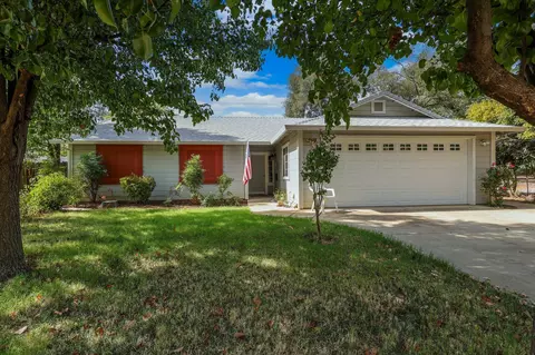 3276 Middleton Ln, Redding, CA 96002