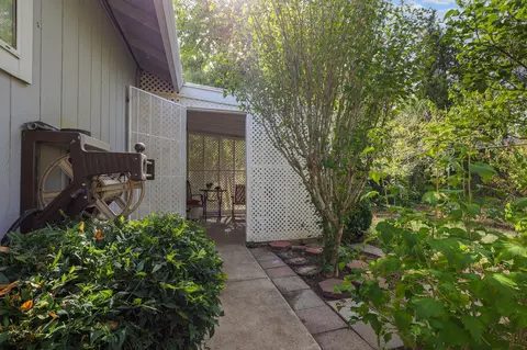 Exterior - 3276 Middleton Ln, Redding, CA 96002 photo 4 of 9