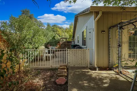 Exterior - 3276 Middleton Ln, Redding, CA 96002 photo 8 of 9