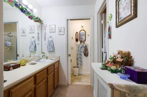 Bath - 3276 Middleton Ln, Redding, CA 96002 photo 1 of 3