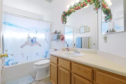 Bath - 3276 Middleton Ln, Redding, CA 96002 photo 3 of 3