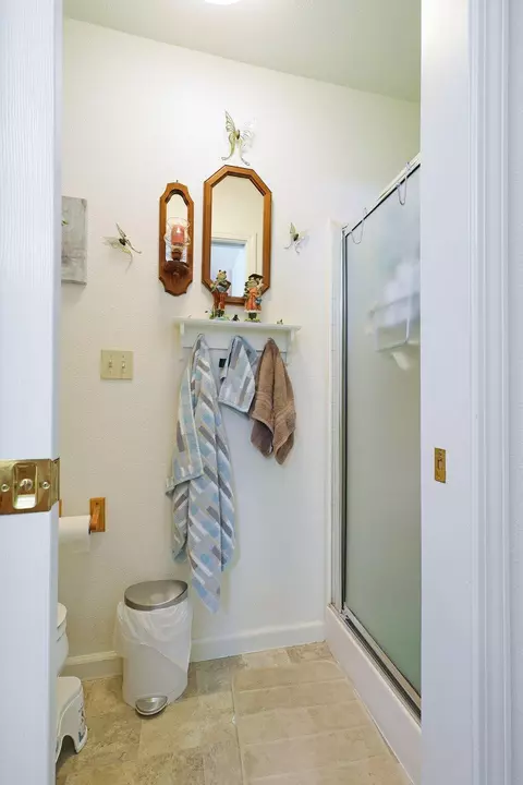 Bath - 3276 Middleton Ln, Redding, CA 96002 photo 2 of 3