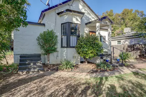 1558 Willis St, Redding, CA 96001 photo 3