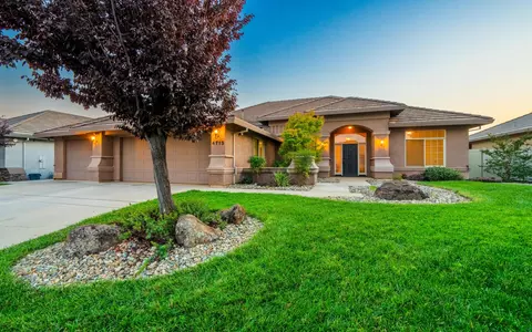 4715 Brincard Way, Redding, CA 96003 photo 2