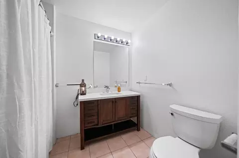 Bath - 2991 Forest Hills Dr, Redding, CA 96002 photo 6 of 9