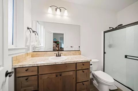 Bath - 2991 Forest Hills Dr, Redding, CA 96002 photo 7 of 9