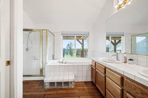 Bath - 2991 Forest Hills Dr, Redding, CA 96002 photo 1 of 9