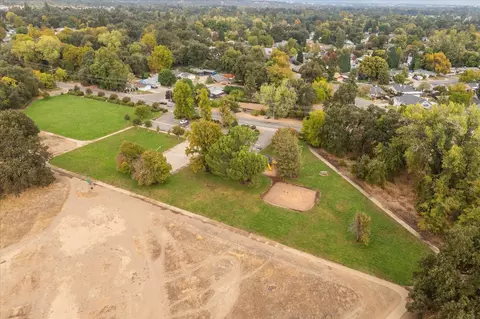 View/Area - 7078 Creekside St, Redding, CA 96001 photo 9 of 10