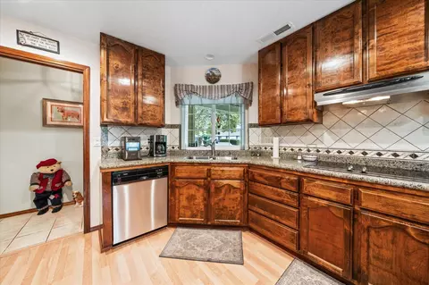 Kitchen - 7078 Creekside St, Redding, CA 96001 photo 4 of 5