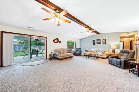Living - 7078 Creekside St, Redding, CA 96001 photo 2 of 3