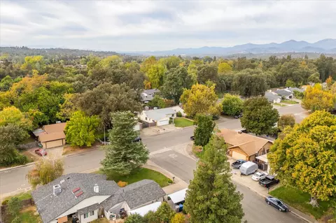 View/Area - 7078 Creekside St, Redding, CA 96001 photo 5 of 10