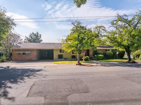 1914 Garden Ave, Redding, CA 96001 photo 3