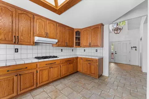 Kitchen - 21235 Albatross Way, Redding, CA 96003 photo 3 of 4