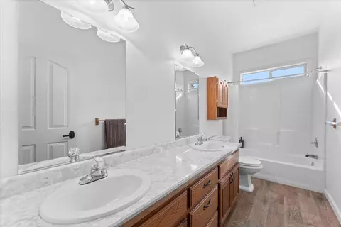 Bath - 21235 Albatross Way, Redding, CA 96003 photo 3 of 4