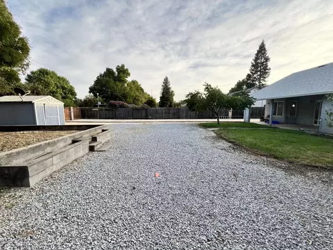 Exterior - 5509 Mill Pond Ln, Redding, CA 96001 photo 9 of 10