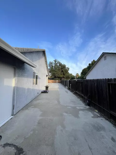 Exterior - 5509 Mill Pond Ln, Redding, CA 96001 photo 3 of 10