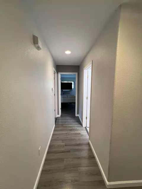 Entry Way - 5509 Mill Pond Ln, Redding, CA 96001 photo 4 of 4