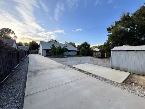 Exterior - 5509 Mill Pond Ln, Redding, CA 96001 photo 6 of 10
