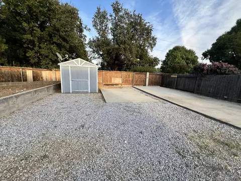 Exterior - 5509 Mill Pond Ln, Redding, CA 96001 photo 7 of 10
